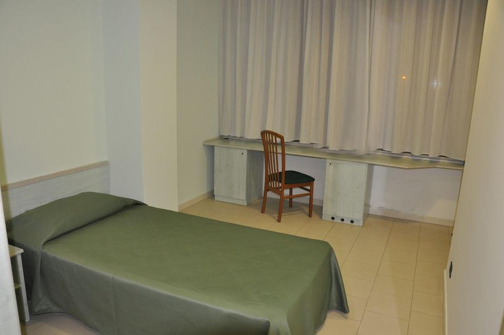 Hotel Inn Giardini Naxos Bagian luar foto