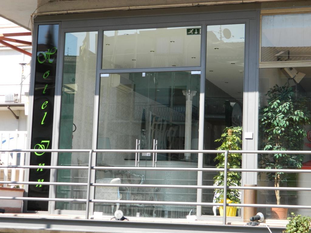 Hotel Inn Giardini Naxos Bagian luar foto