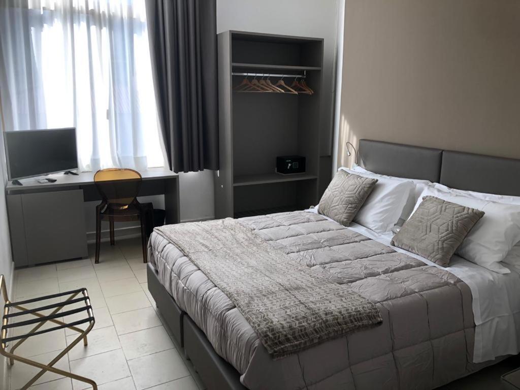 Hotel Inn Giardini Naxos Bagian luar foto